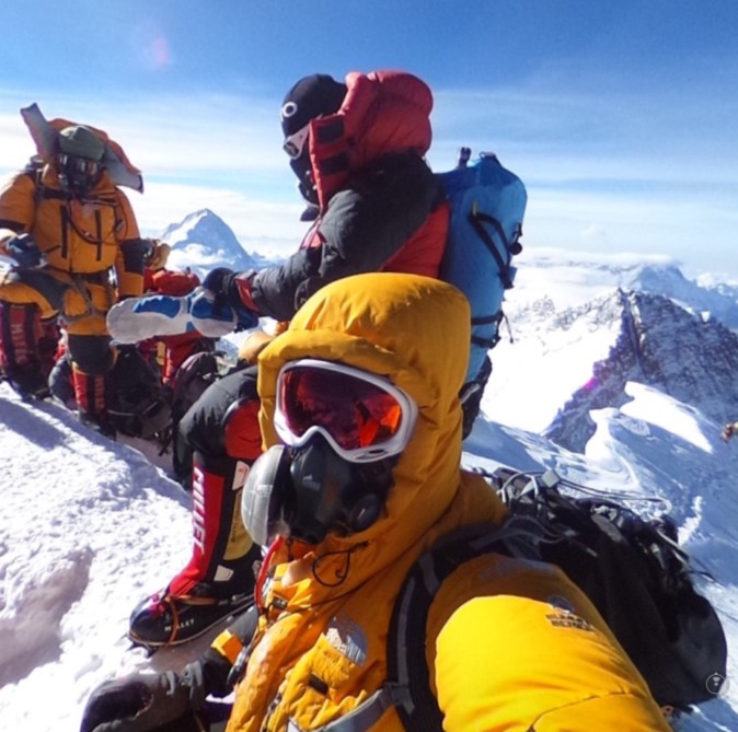 リコー社員がエベレスト登頂を達成 山頂で撮った360度写真が話題に