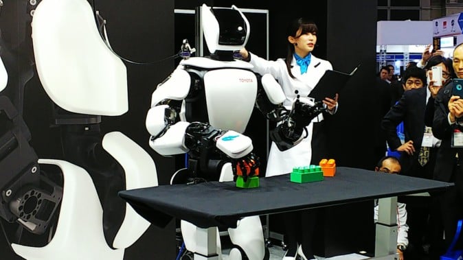 「2017国際ロボット展」で見た、VRが進化させるロボット技術の未来