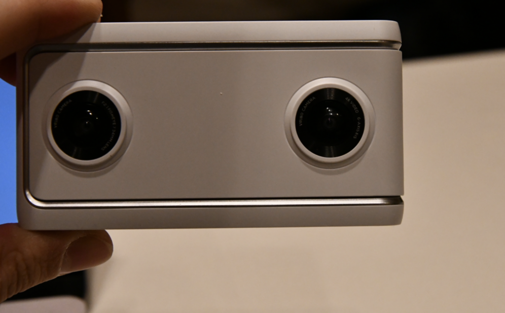 レノボ、180度“二眼”カメラ「Mirage Camera」発表 YouTubeへ直接接続 ...