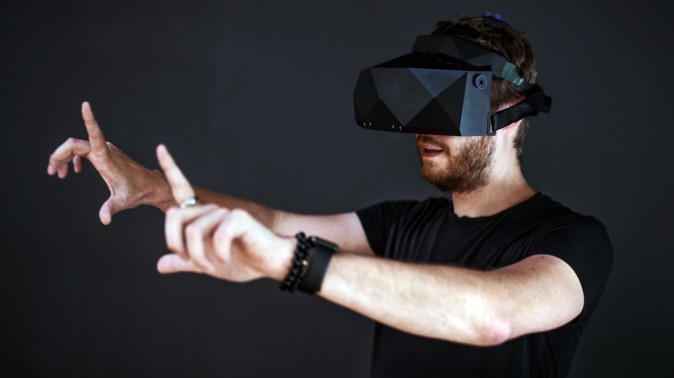 VRヘッドセットXTALの新バージョン より広い視野角を実現