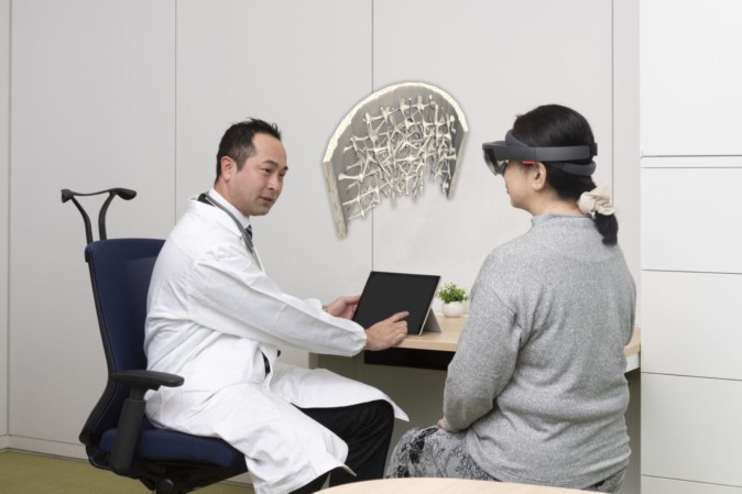 日本マイクロソフトとアステラス製薬が連携、MRで患者の病気への理解向上図る