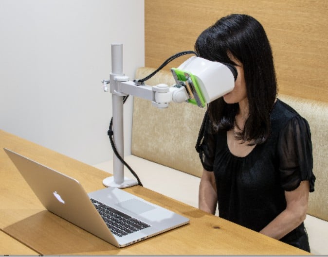 目線で認知機能チェック VR視線追跡技術のFOVEが薬局に