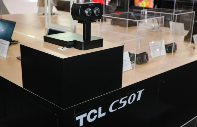 中国TCLがVRデバイス向け液晶パネルを2種発表。小型で片目2K以上とリフレッシュレート120Hzを実現