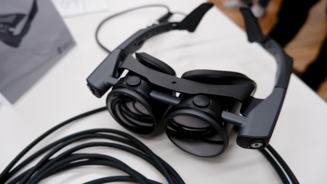 メガネ型VRヘッドセット「MeganeX」を体験！ 使用感は試作品から大きく向上【XR Kaigi 2022レポート】